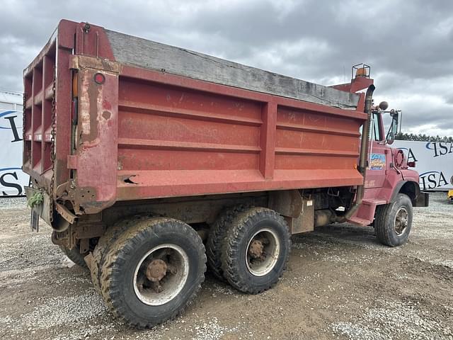 Image of Ford 8000 equipment image 4