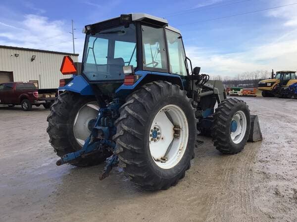 Image of Ford 8240 equipment image 4