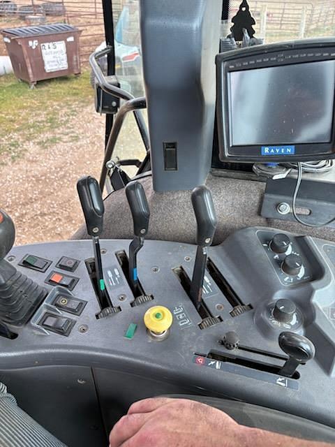 Image of New Holland 8770 equipment image 3