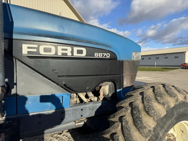 Image of New Holland 8870 equipment image 2