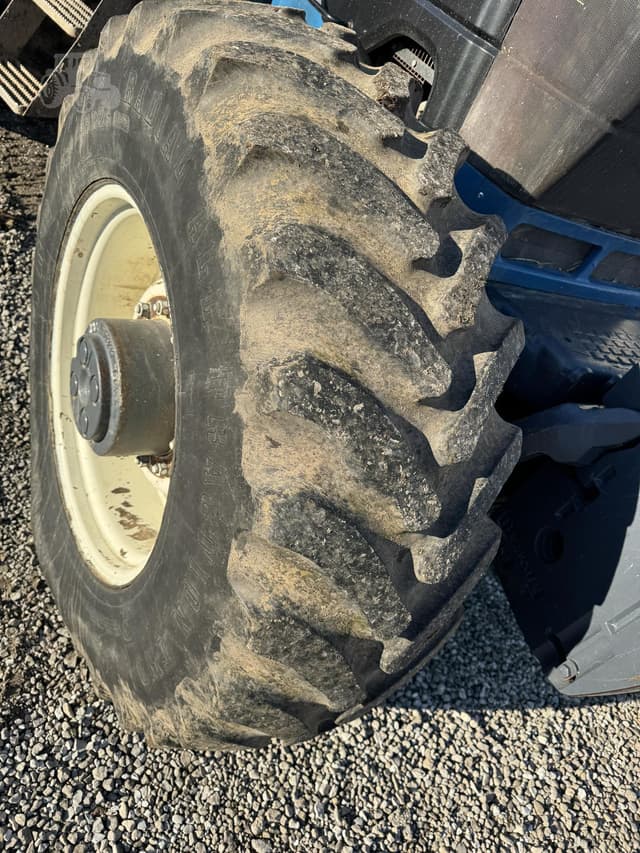 Image of New Holland 8870 equipment image 1