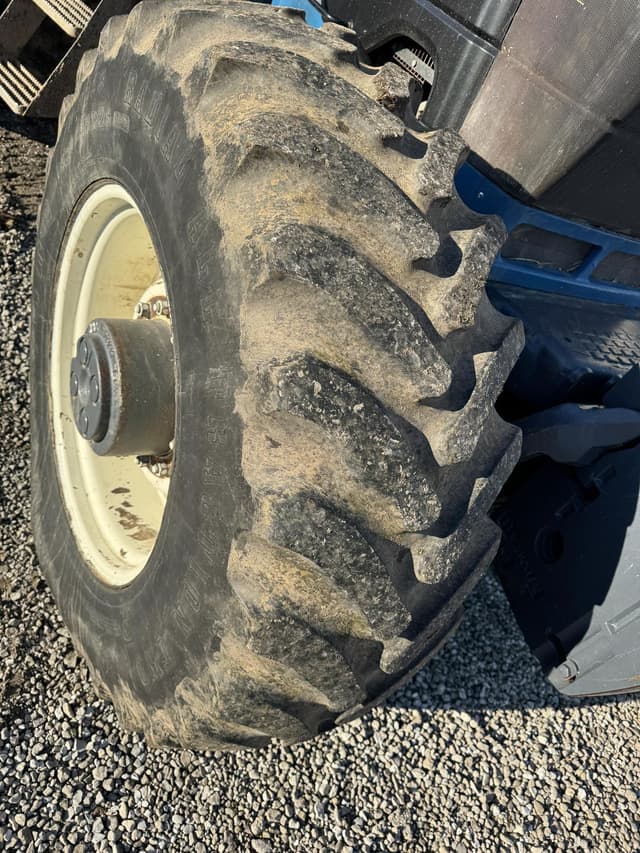 Image of New Holland 8870 equipment image 1