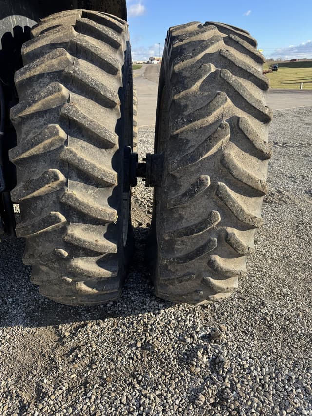 Image of New Holland 8870 equipment image 4