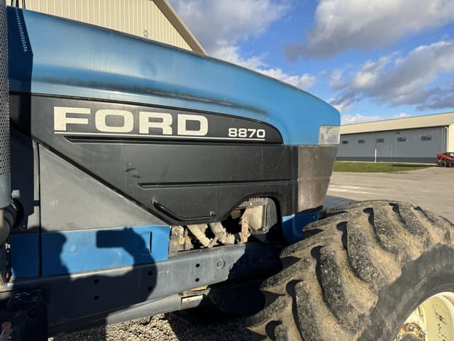 Image of New Holland 8870 equipment image 2