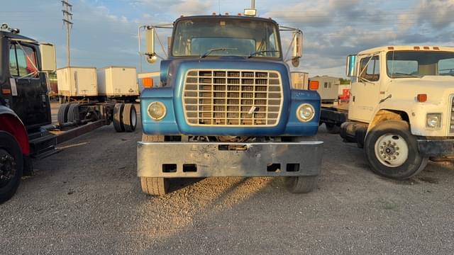 Image of Ford F-9000 equipment image 1