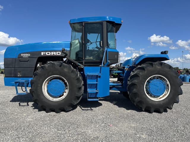 Image of Ford 9880 equipment image 2