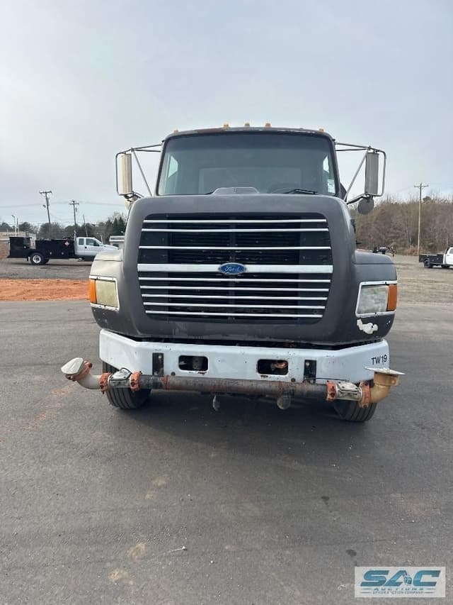 Image of Ford L9000 equipment image 1