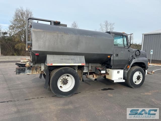 Image of Ford L9000 equipment image 4