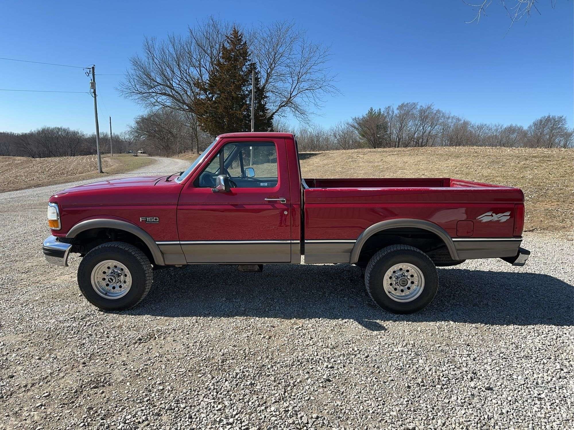 1994 Ford F-150 Equipment Image0