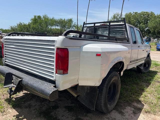 Image of Ford F-250 equipment image 2