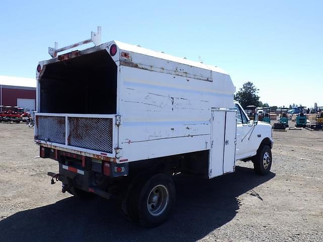 Image of Ford F-350 equipment image 3