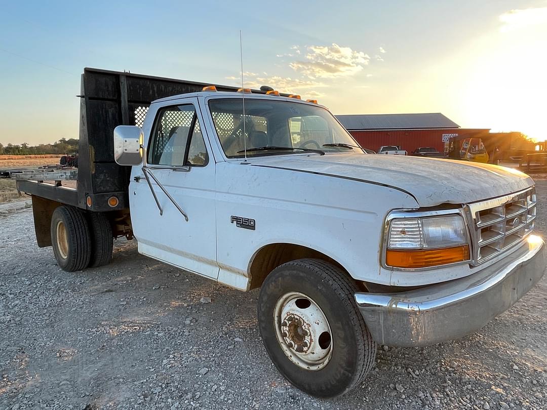 Image of Ford F-350 Primary image