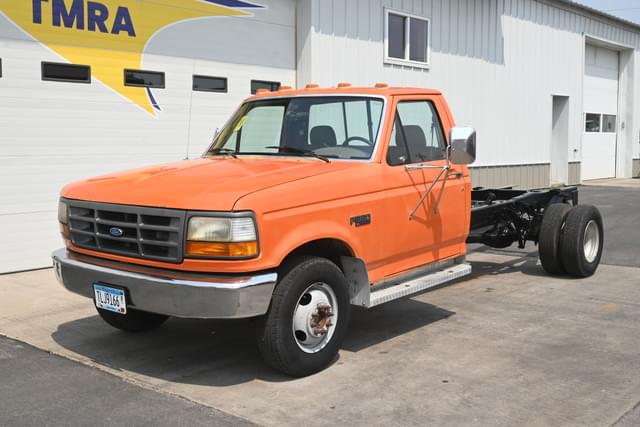 Image of Ford F-350 equipment image 3