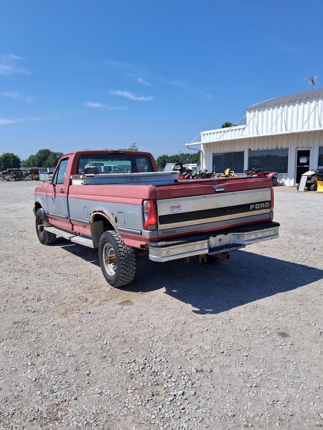 Image of Ford F-250 equipment image 2