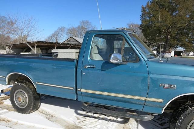 Image of Ford F-250 equipment image 3