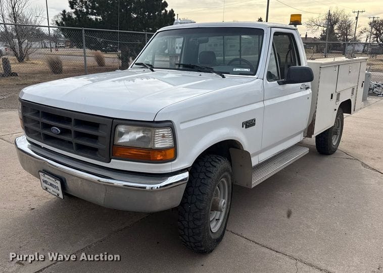 1994 Ford F-250 Equipment Image0