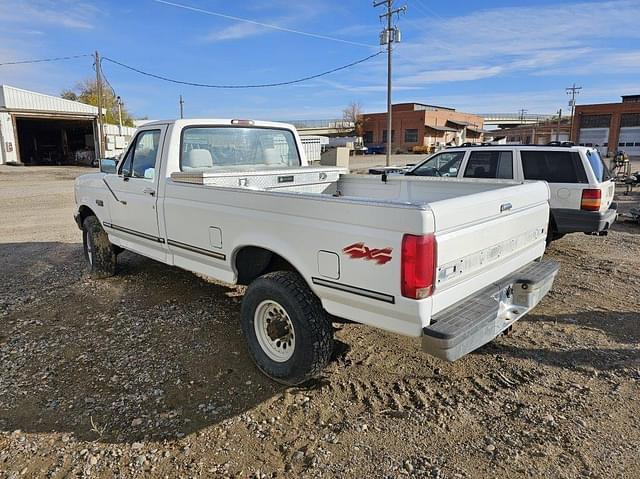 Image of Ford F-250 equipment image 2