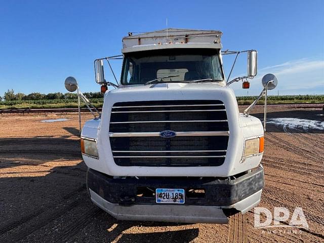 Image of Ford L9000 equipment image 2