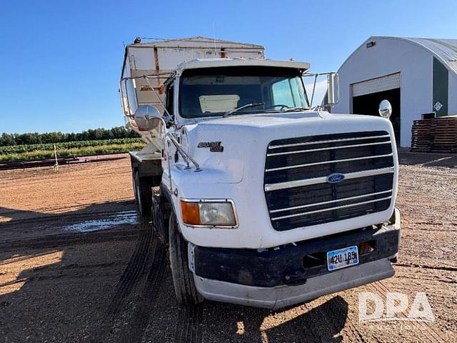 Image of Ford L9000 equipment image 3