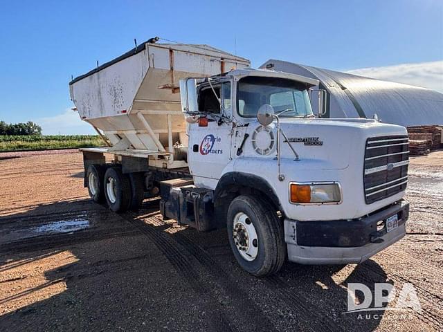 Image of Ford L9000 equipment image 4