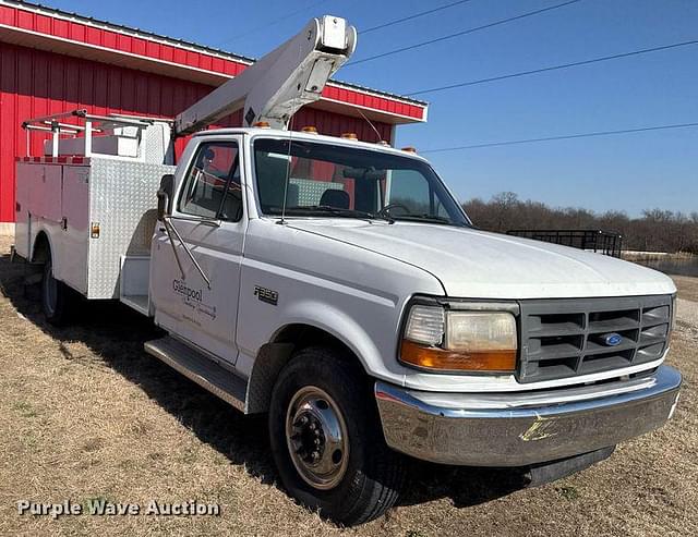 Image of Ford F-350 equipment image 2