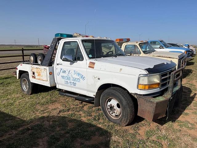 Image of Ford F-350 equipment image 2
