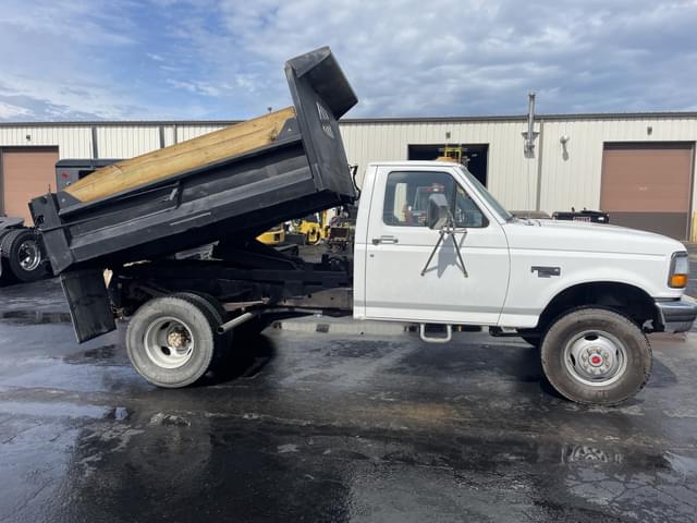 Image of Ford F-350 equipment image 3