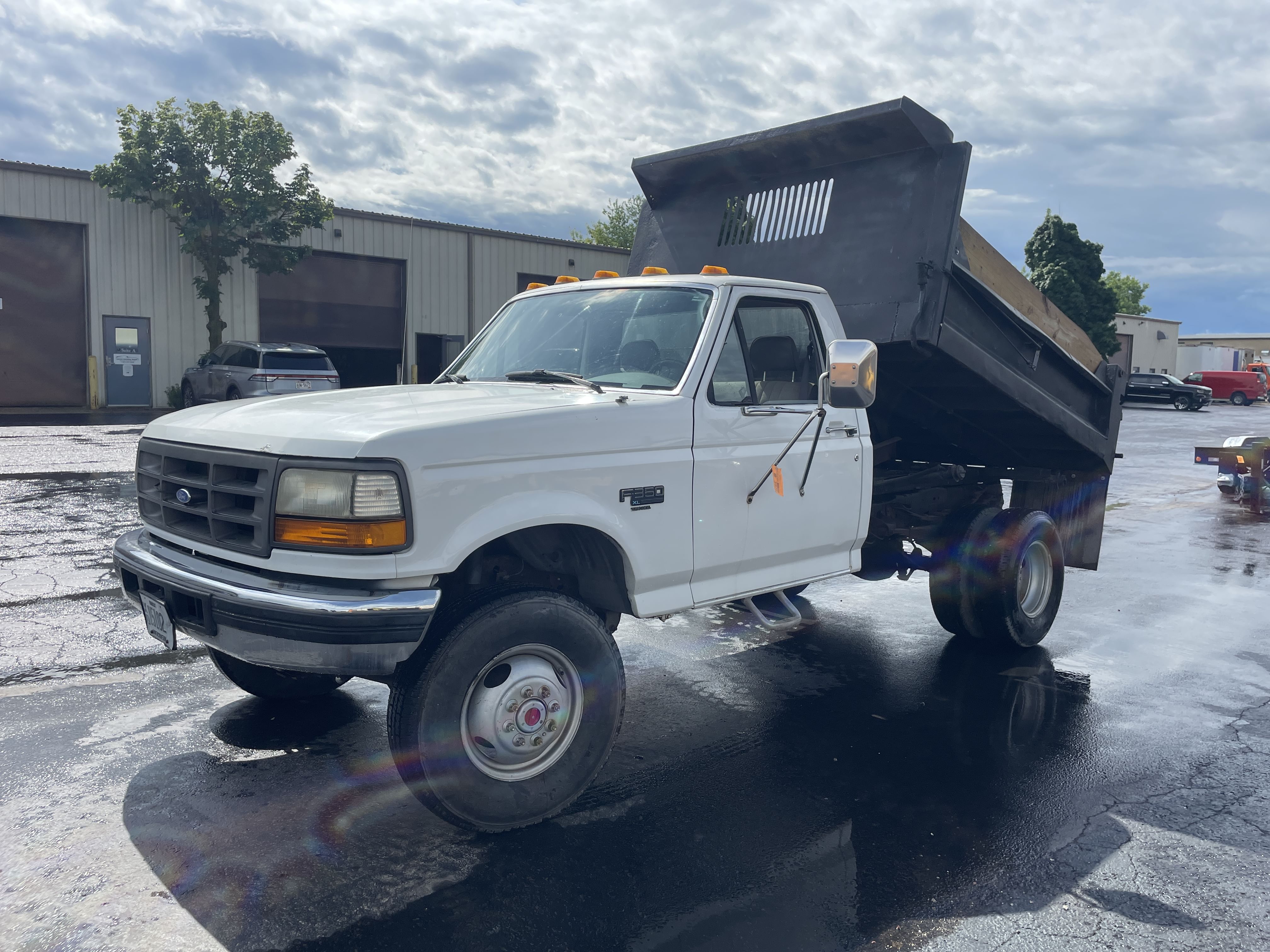 1994 Ford F-350 Equipment Image0