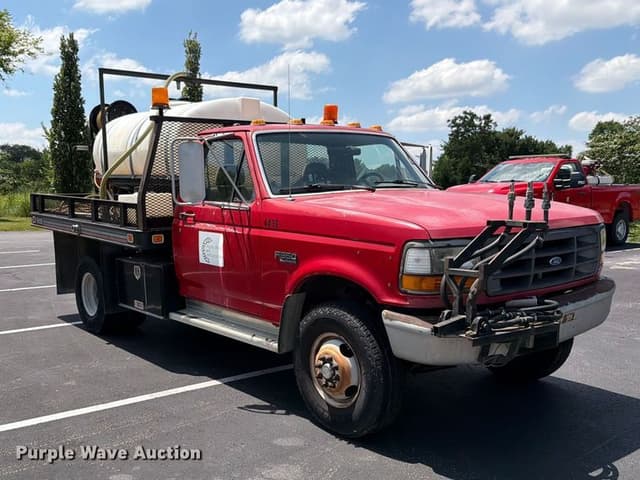 Image of Ford F-350 equipment image 2