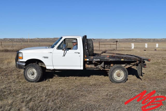 Image of Ford F-350 equipment image 2