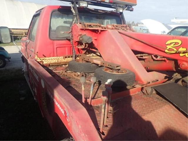 Image of Ford F-350 equipment image 4