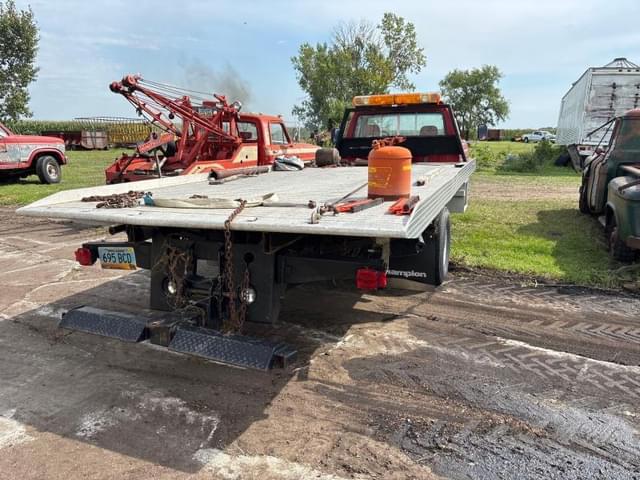 Image of Ford F-450 equipment image 4