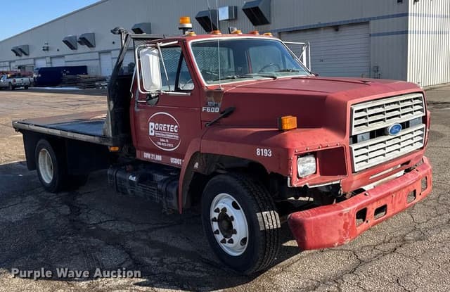 Image of Ford F-600 equipment image 2