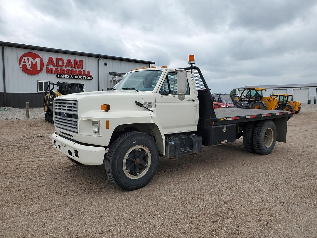 Image of Ford F-600 Primary image