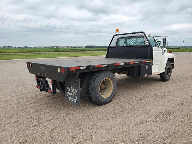 Image of Ford F-600 equipment image 2