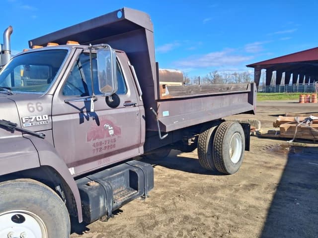 Image of Ford F700 equipment image 3