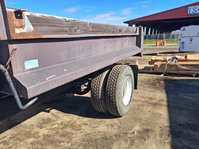 Image of Ford F700 equipment image 4