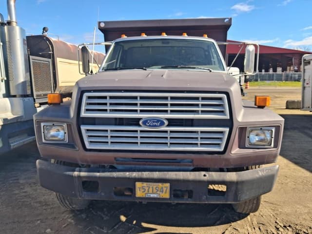 Image of Ford F700 equipment image 1