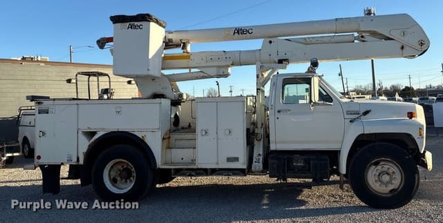 Image of Ford F-700 equipment image 3