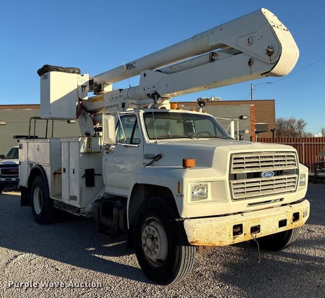 Image of Ford F-700 equipment image 2