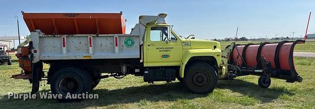 Image of Ford F700 equipment image 3