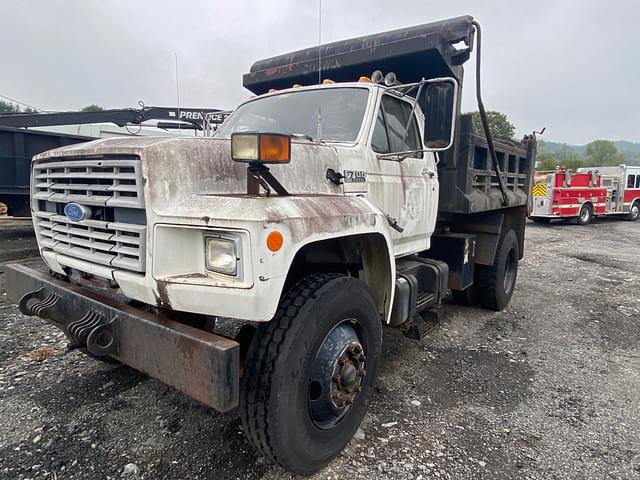 Image of Ford F-700 equipment image 3