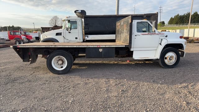 Image of Ford F-700 equipment image 3