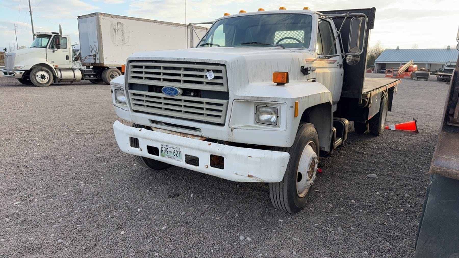 1994 Ford F-700 Equipment Image0