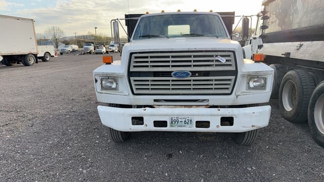 Image of Ford F-700 equipment image 1