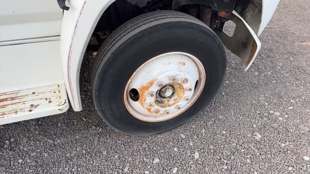 Image of Ford F-700 equipment image 4