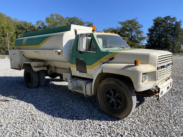 Image of Ford F-700 equipment image 3