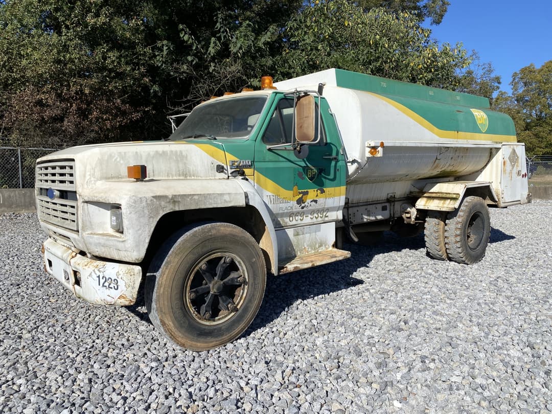 Image of Ford F-700 Primary image