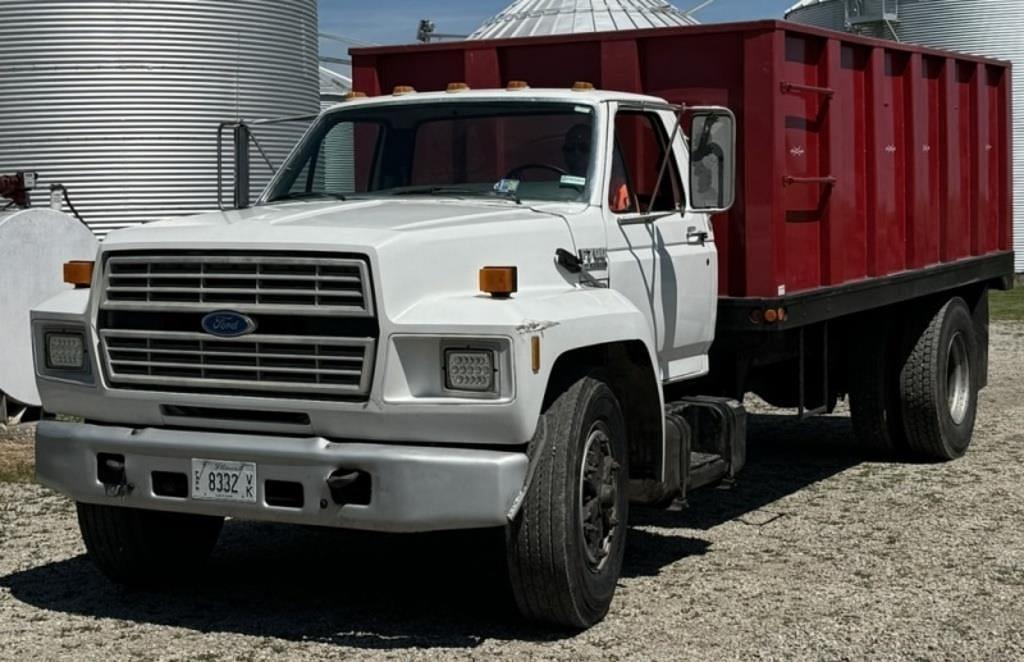 Image of Ford F-700 Primary image