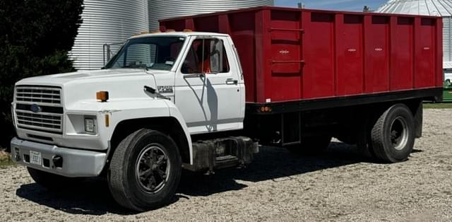 Image of Ford F-700 equipment image 3